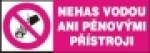 Nehas vodou ani pěnovými přístroji